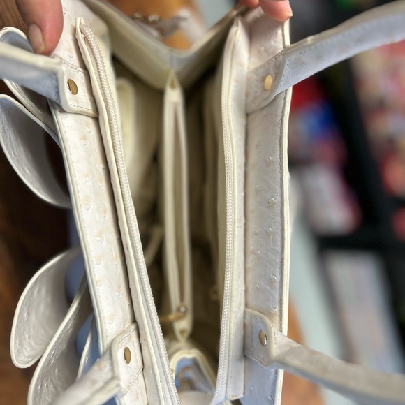 Ivory Textured Bow Purse - Picture 2 of 2